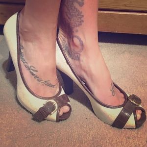Retro peep toe pumps